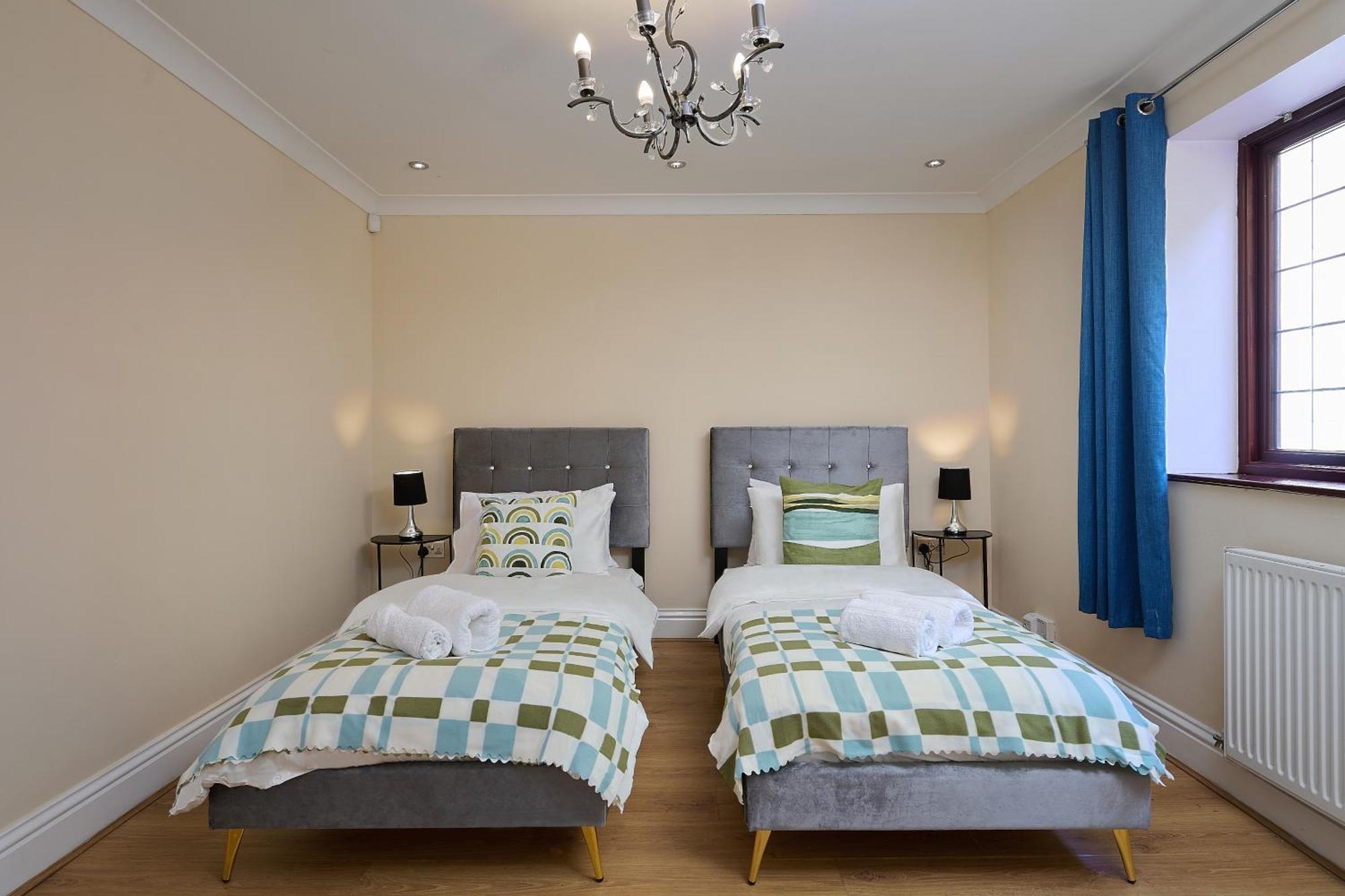 Spacious Home For Large Families And Contractors Γούλβερχαμπτον Εξωτερικό φωτογραφία