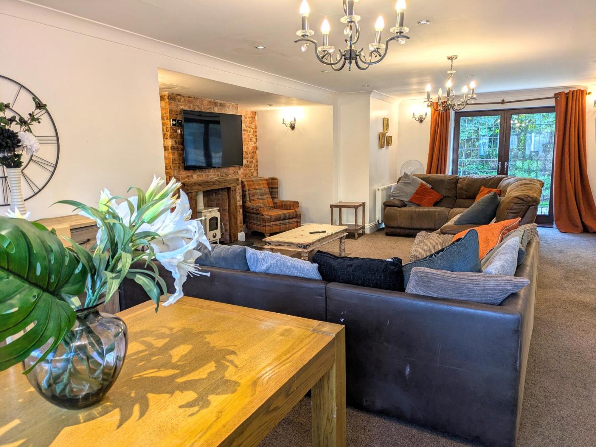 Spacious Home For Large Families And Contractors Γούλβερχαμπτον Εξωτερικό φωτογραφία